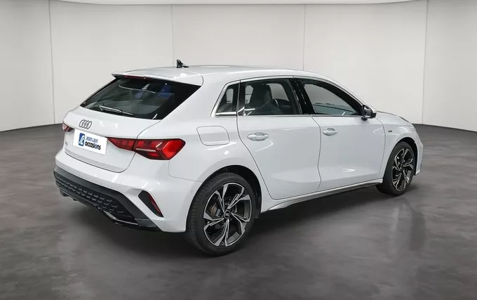 AUDI A3 Sportback TFSI e Hybride rechargeable 204 S tronic 6 S line extérieur trois quart arrière droit 2131830