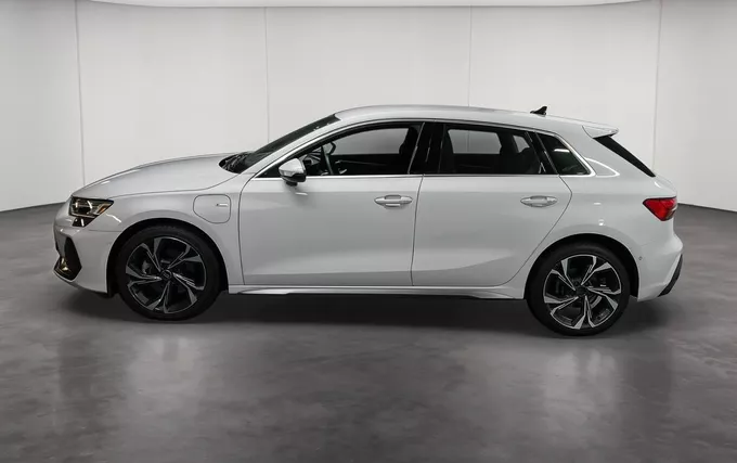 AUDI A3 Sportback TFSI e Hybride rechargeable 204 S tronic 6 S line extérieur côté gauche 2131830