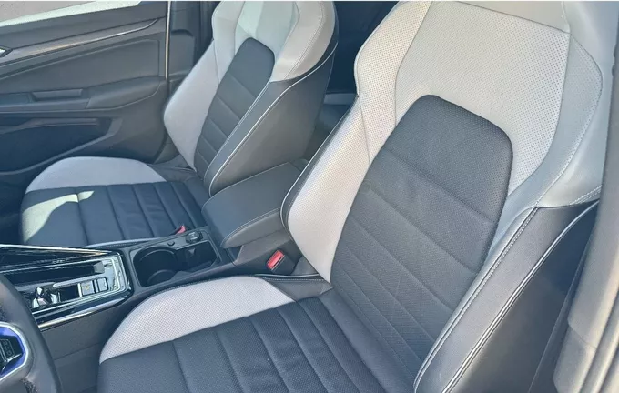 VOLKSWAGEN GOLF 1.4 Hybrid Rechargeable OPF 245 DSG6 GTE extérieur trois quart arrière droit 2126192