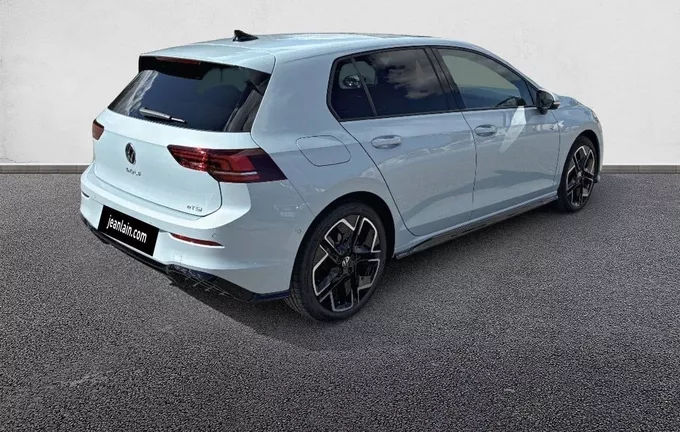 VOLKSWAGEN GOLF 1.5 eTSI EVO2 150 DSG7 R-Line Edition extérieur trois quart arrière droit 9540