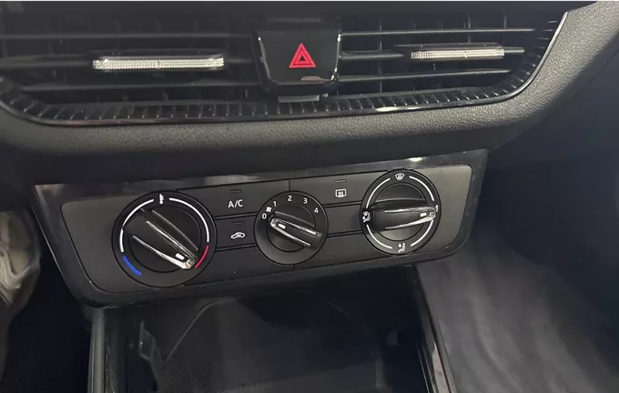 SKODA FABIA 1.0 MPI 80 ch BVM5 Ambition photo 17 2125745