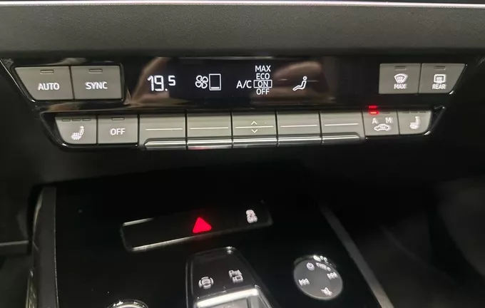 AUDI Q4 E-TRON 40 204 ch 82 kWh S line photo 14 2129902