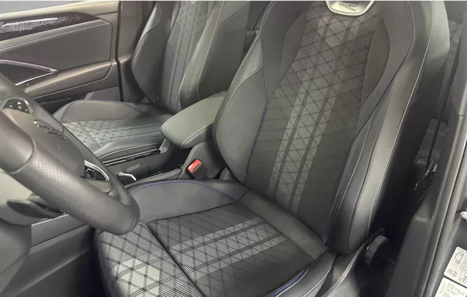 VOLKSWAGEN TIGUAN 1.5 eTSI 150ch DSG7 R-Line Edition extérieur trois quart arrière droit 2132108