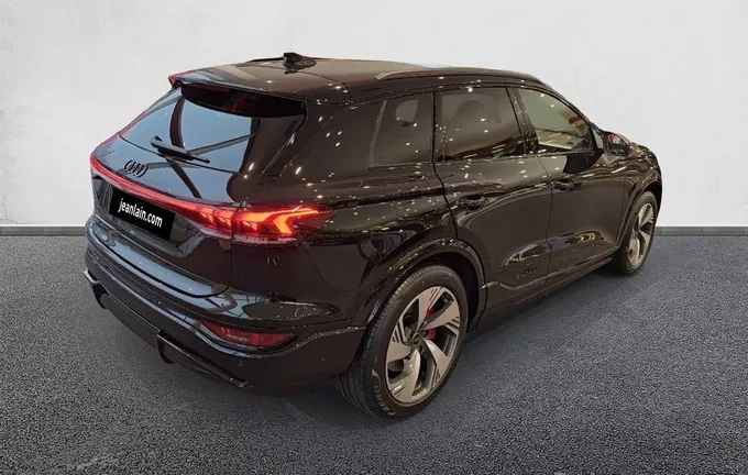 AUDI SQ6 E-TRON 489 ch 100 kWh quattro extérieur trois quart arrière droit 8274
