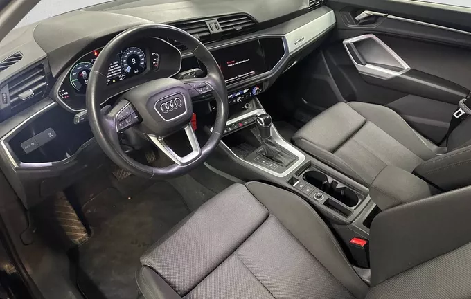 AUDI Q3 45 TFSIe 245 ch S tronic 6 Design photo 11 2124403