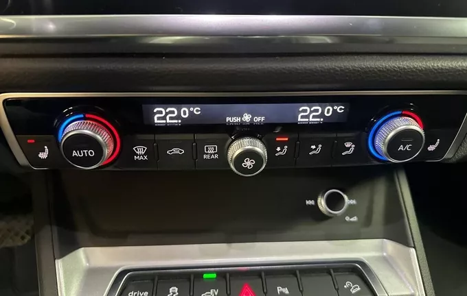 AUDI Q3 45 TFSIe 245 ch S tronic 6 Design photo 14 2124403