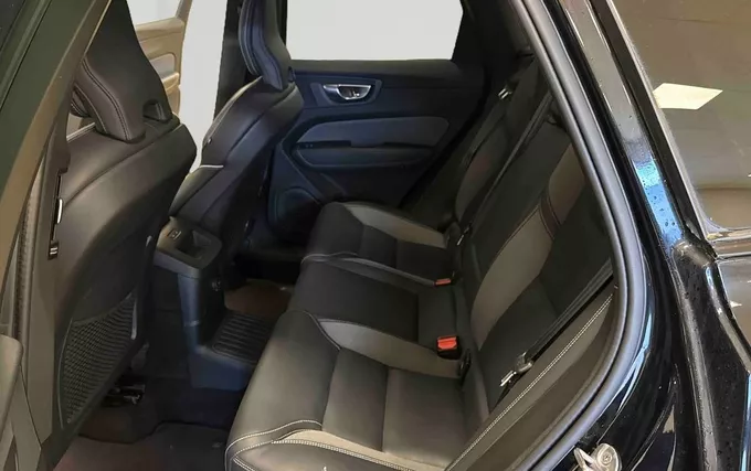 VOLVO XC60 T6 AWD Hybride rechargeable 253 ch+145 ch Geartronic 8 Black Edition photo 17 2132543