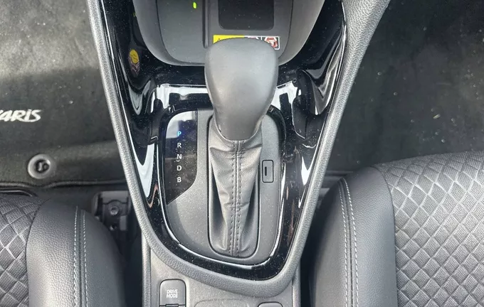 TOYOTA YARIS Hybride 130h Collection photo 13 169291