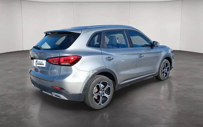 MG ZS 1.5 L Hybrid+ 197 ch Comfort extérieur trois quart arrière droit 601359