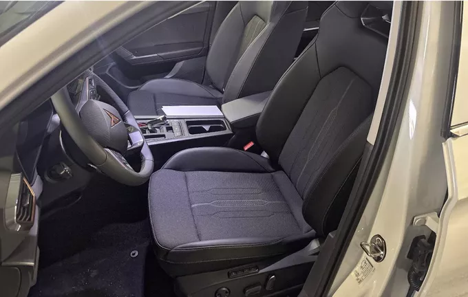 CUPRA LEON Sportstourer 1.4 e-HYBRID 204 ch DSG6 V extérieur trois quart arrière droit 3342