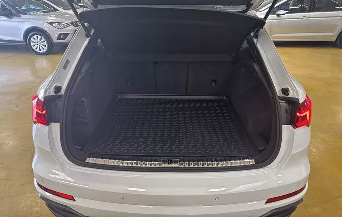 AUDI Q3 45 TFSIe 245 ch S tronic 6 S line photo 10 213374