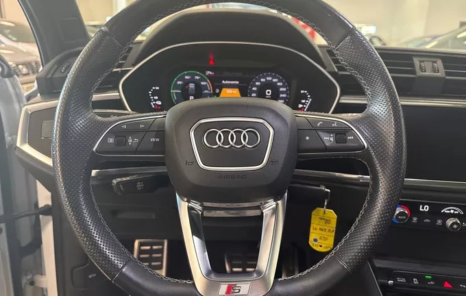 AUDI Q3 45 TFSIe 245 ch S tronic 6 S line photo 12 213374