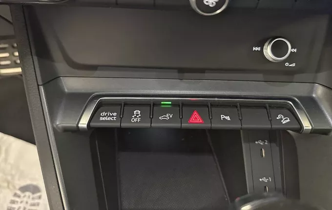 AUDI Q3 45 TFSIe 245 ch S tronic 6 S line photo 15 213374