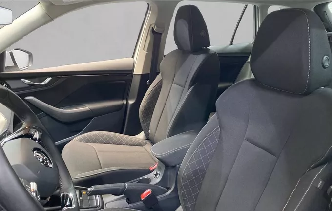 SKODA KAMIQ 1.0 TSI Evo 110 ch DSG7 Ambition extérieur trois quart arrière droit 2129022