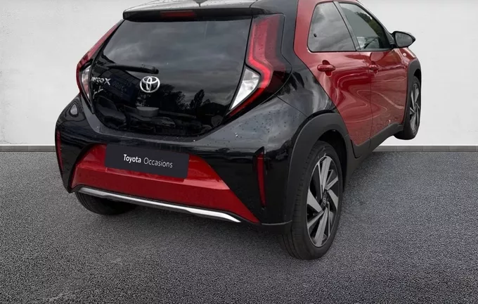 TOYOTA AYGO X 1.0 VVT-i 72 Collection extérieur trois quart arrière droit 1103289