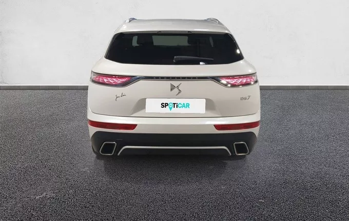 DS DS7 CROSSBACK PureTech 180 EAT8 Rivoli extérieur trois quart arrière droit 946296