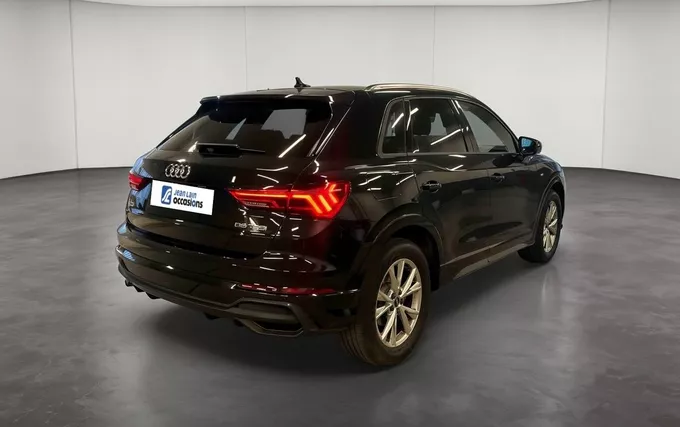 AUDI Q3 35 TFSI 150 ch S tronic 7 S line extérieur trois quart arrière droit 2133251