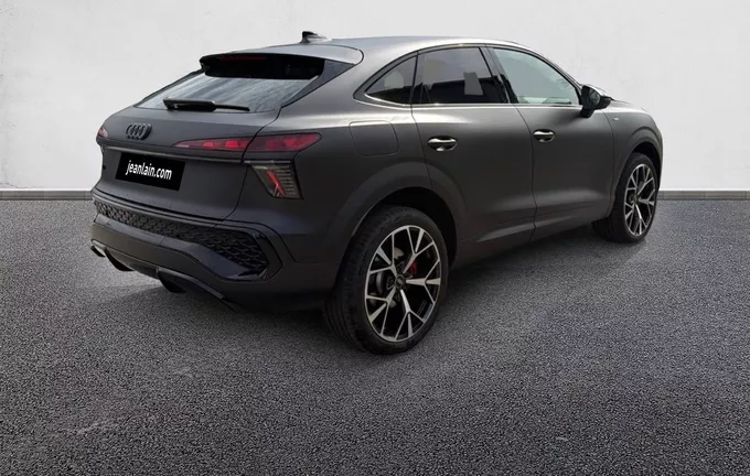 AUDI Q3 Sportback e-hybrid 272 ch S tronic 6 S line extérieur trois quart arrière droit 9383
