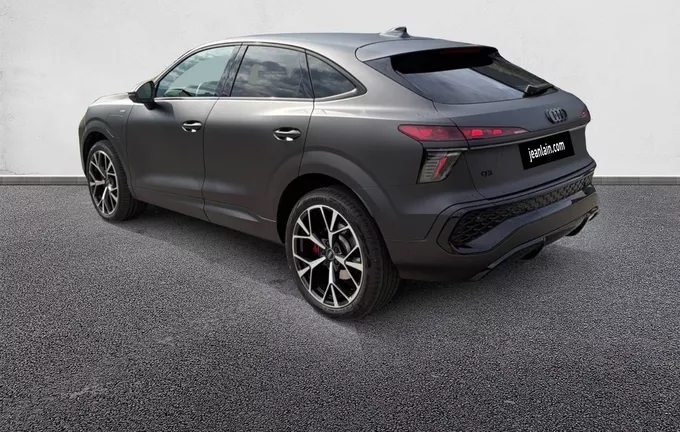 AUDI Q3 Sportback e-hybrid 272 ch S tronic 6 S line extérieur trois quart arrière gauche 9383