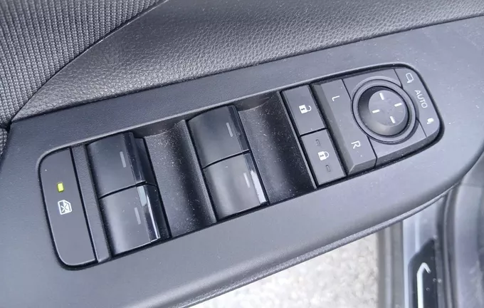 TOYOTA C-HR Hybride Rechargeable 225 Design photo 19 1103761