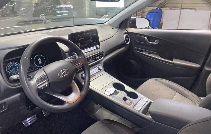 HYUNDAI KONA Electrique 64 kWh - 204 ch Creative extérieur trois quart avant gauche 14076