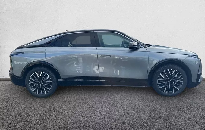 DS N°8 230 ch FWD Standard Range Pallas extérieur côté droit 000452