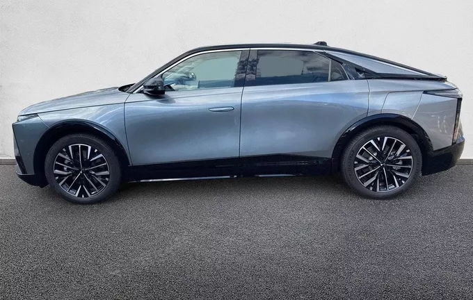 DS N°8 230 ch FWD Standard Range Pallas extérieur côté gauche 000452