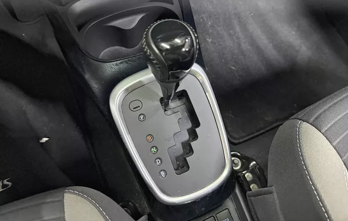 TOYOTA YARIS Hybride 100h Collection photo 13 1103374