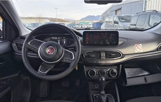 FIAT TIPO Cross 5 Portes 1.5 Firefly Turbo 130 ch S&S DCT7 Hybrid (RED) extérieur trois quart avant droit 3013573