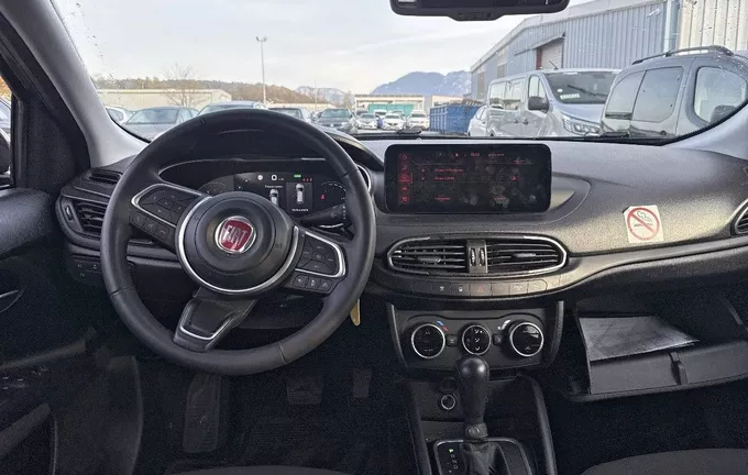 FIAT TIPO Cross 5 Portes 1.5 Firefly Turbo 130 ch S&S DCT7 Hybrid (RED) extérieur trois quart avant droit 3013573