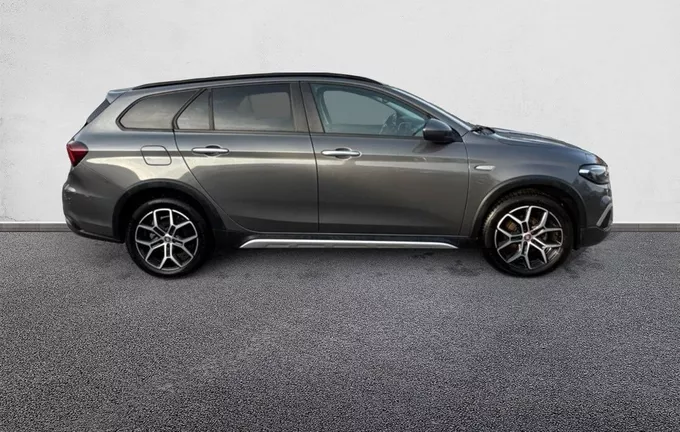 FIAT TIPO Cross 5 Portes 1.5 Firefly Turbo 130 ch S&S DCT7 Hybrid (RED) extérieur côté droit 3013573