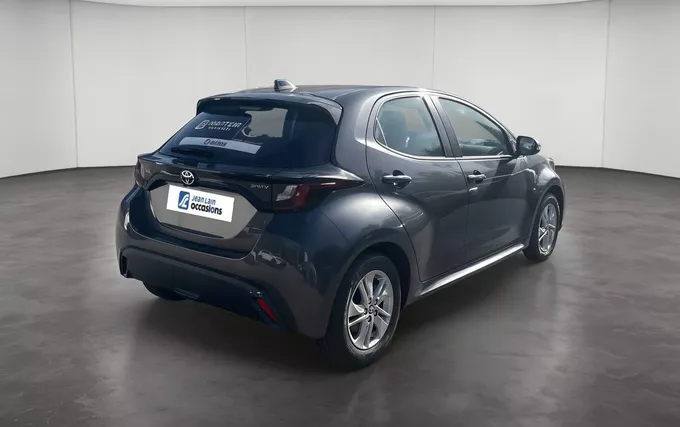 TOYOTA YARIS Hybride 116h Dynamic Business + Programme Toyota Experience extérieur trois quart arrière droit 1103842