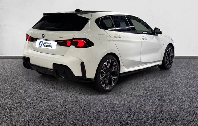 BMW SERIE 1 123 xDrive 218 ch DKG7 M Sport extérieur trois quart arrière droit 2129637