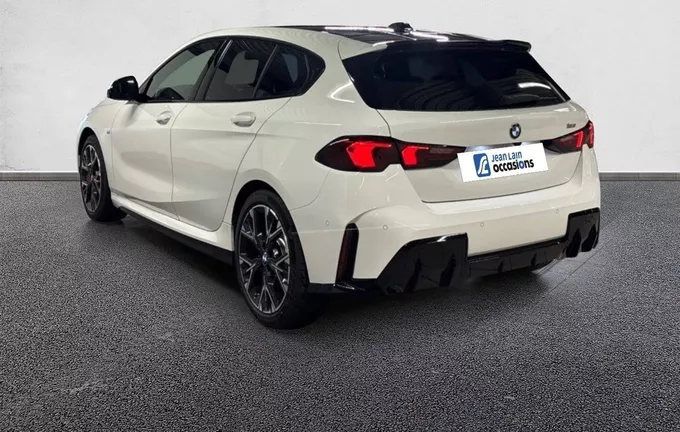 BMW SERIE 1 123 xDrive 218 ch DKG7 M Sport extérieur trois quart arrière gauche 2129637