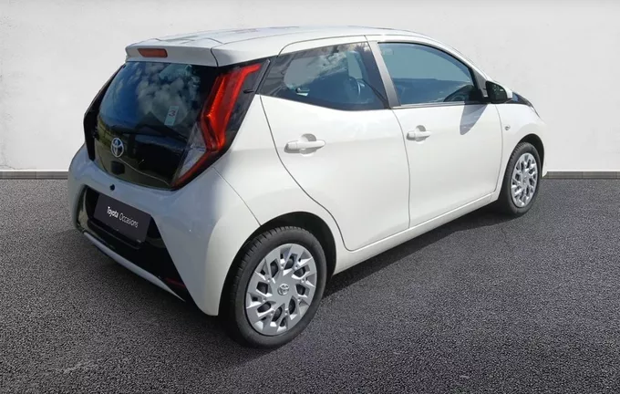 TOYOTA AYGO 1.0 VVT-i x-play extérieur trois quart arrière droit 1103463