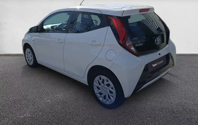 TOYOTA AYGO 1.0 VVT-i x-play extérieur trois quart arrière gauche 1103463