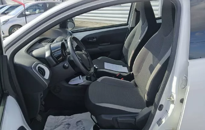 TOYOTA AYGO 1.0 VVT-i x-play photo 18 1103463