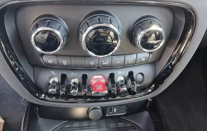 MINI CLUBMAN One 102 ch DKG7 Finition Business Design photo 14 2128170