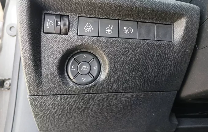 CITROEN C4 e-C4 136 ch Automatique Shine Pack photo 15 945743