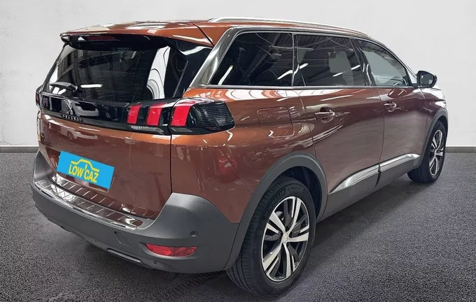 PEUGEOT 5008 BlueHDi 130ch S&S EAT8 Allure Pack extérieur trois quart arrière droit 213049