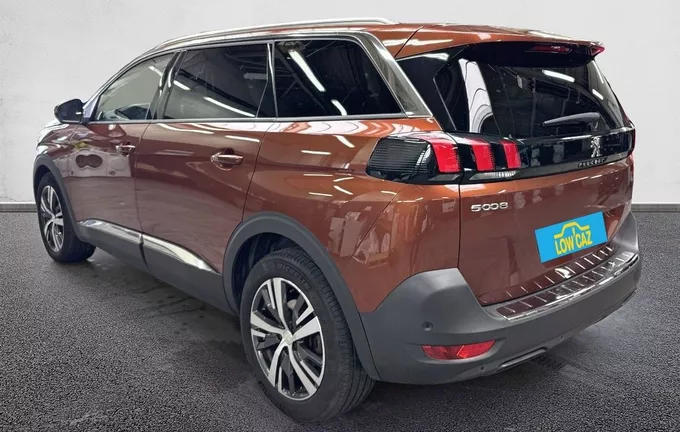 PEUGEOT 5008 BlueHDi 130ch S&S EAT8 Allure Pack extérieur trois quart arrière gauche 213049