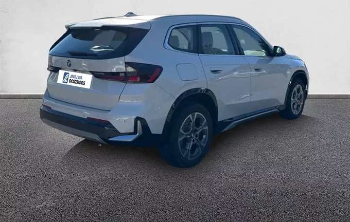 BMW X1 sDrive 18i 136ch DKG7 xLine extérieur trois quart arrière droit 2129004