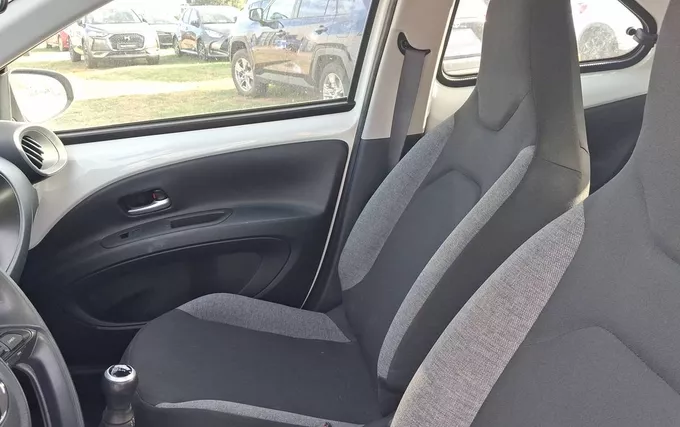TOYOTA AYGO X 1.0 VVT-i 72 Dynamic photo 18 1103833