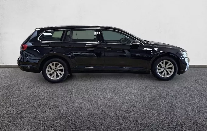 VOLKSWAGEN PASSAT SW 1.5 TSI ACT OPF 150 DSG7 Life Plus extérieur côté droit 213008