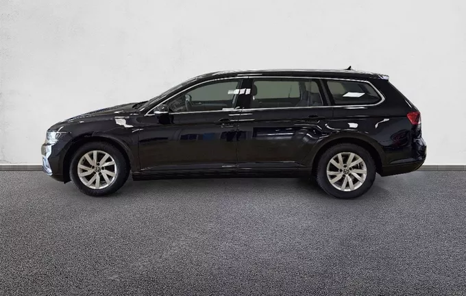 VOLKSWAGEN PASSAT SW 1.5 TSI ACT OPF 150 DSG7 Life Plus extérieur côté gauche 213008