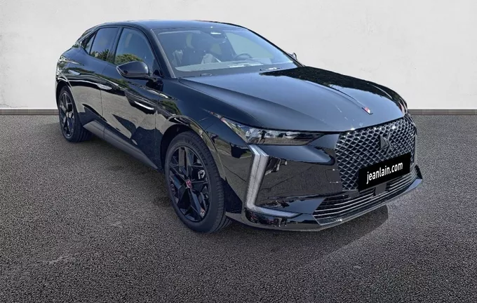 DS DS4 DS 4 Hybride E-Tense 225 EAT8 Performance Line extérieur trois quart avant droit 000420