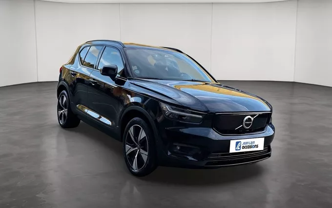VOLVO XC40 P8 Recharge AWD 408 ch 1EDT extérieur trois quart avant droit 2132660