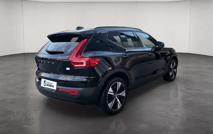 VOLVO XC40 P8 Recharge AWD 408 ch 1EDT extérieur trois quart arrière droit 2132660