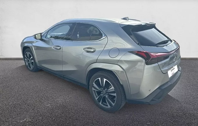 LEXUS UX 250h 4WD Executive extérieur trois quart arrière gauche 1103106
