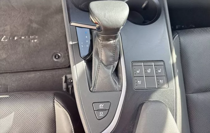 LEXUS UX 250h 4WD Executive photo 13 1103106